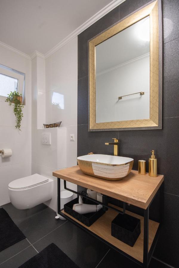Wellness Studio D'Or - Exclusive New Apartment With Whirlpool, Sauna, Sunny Terrace, Private Parking Пореч Экстерьер фото